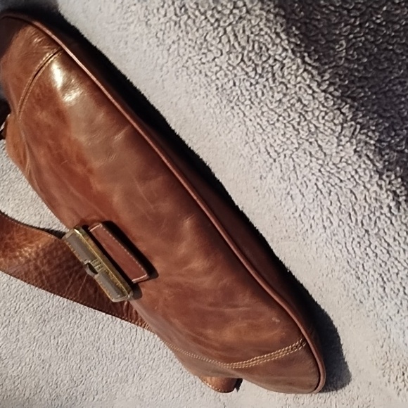 Leather Shoulder Bag EUC - Picture 4 of 7